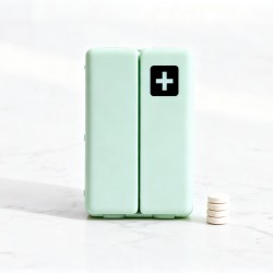 Magnetic Pill Organizer, 7 Compartments Portable Pill Case (1 Pc)